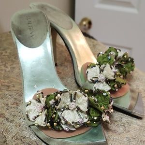 Peep toe sandals  w heels